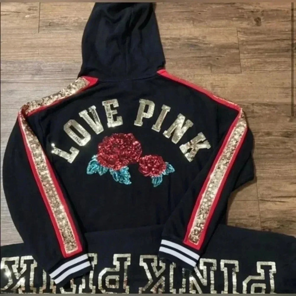 PINK VS 2017 FASHION SHOW BLING ROSES
HOODIE AND JOGGERS SET L - Picture 3 of 9